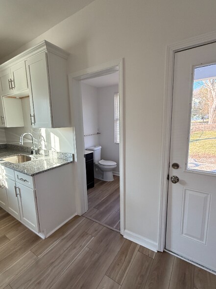 Building Photo - 6304 Desmond St