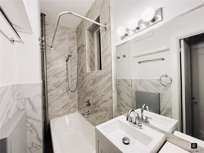 Building Photo - 100 Suffolk St