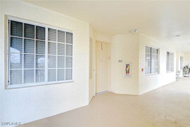 Building Photo - 20051 Sanibel View Cir
