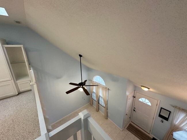 Building Photo - End Unit Townhouse for Rent