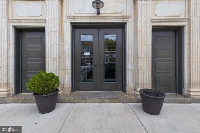 Building Photo - 849 S 7th St