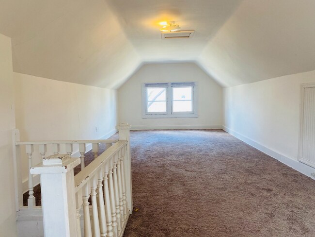 Building Photo - 2715 Griffiths Ave