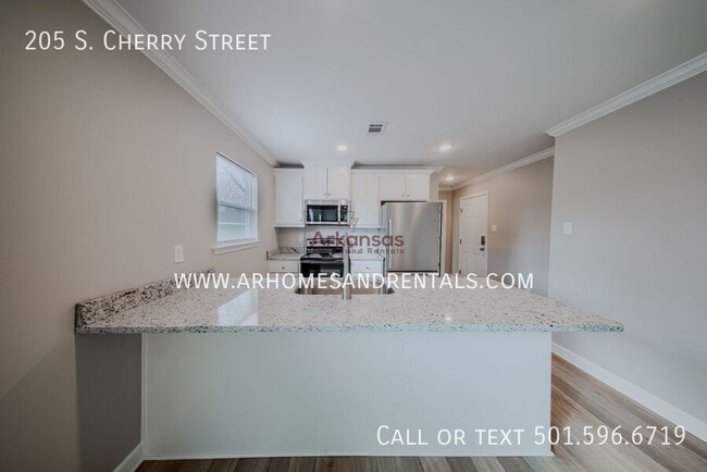 Building Photo - 205 S Cherry St