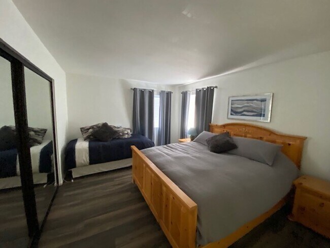 Building Photo - 2Br Waterfront  WINTER Vacation Rental Condo, Complex on the WATERFRONT Gated complex Utilities i...