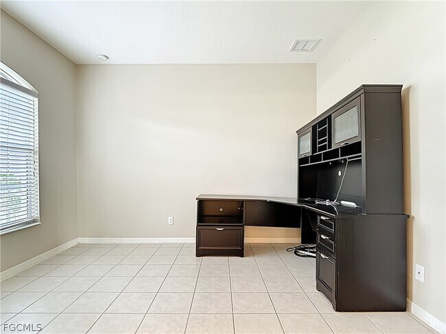 Building Photo - 2798 Via Piazza Loop