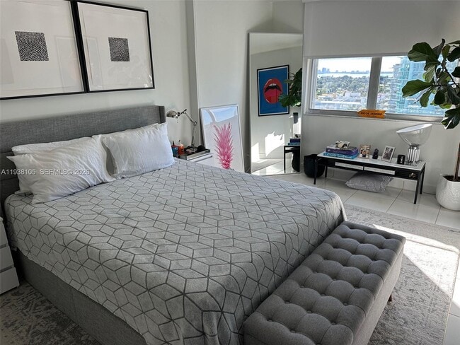 Building Photo - 6039 Collins Ave