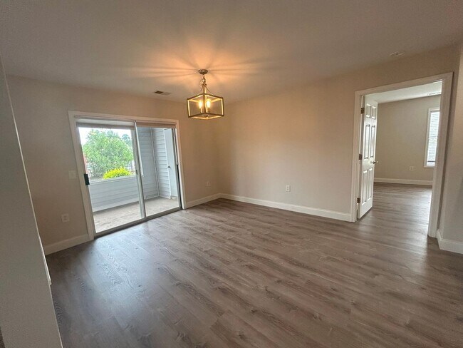 Building Photo - First floor 2 bedroom/2 bathroom condomini...