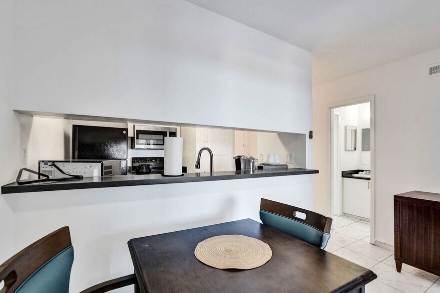 Building Photo - 777 NW 155th Ln