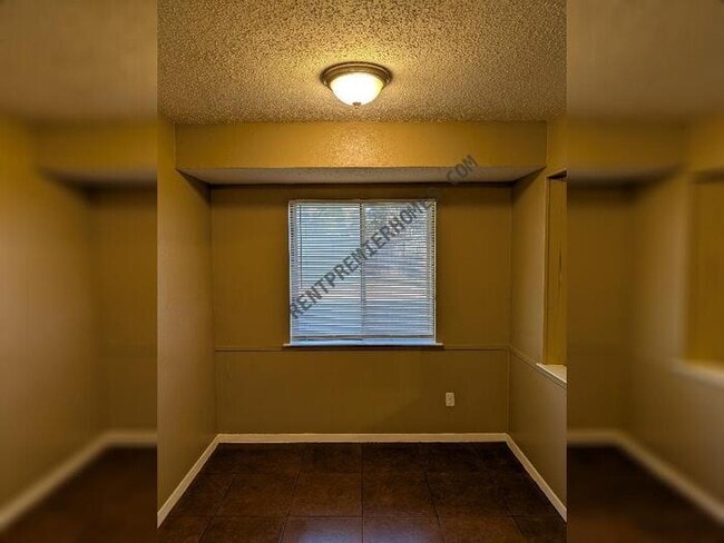 Building Photo - 1563 Pamela Ln