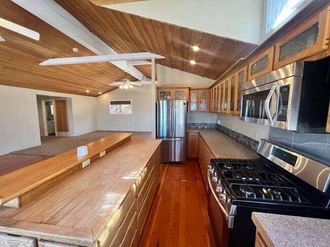 Building Photo - Stunning 3BR/3BA + Loft Home | 1,920 SqFt ...