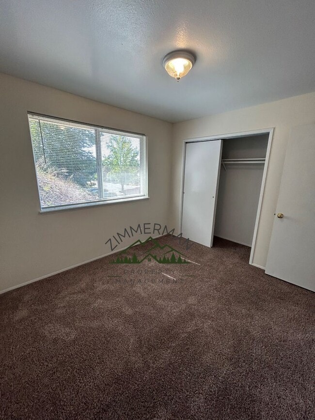 Building Photo - 427 S 58th St