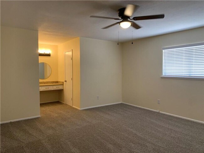 Building Photo - 941 Egyptian Dr