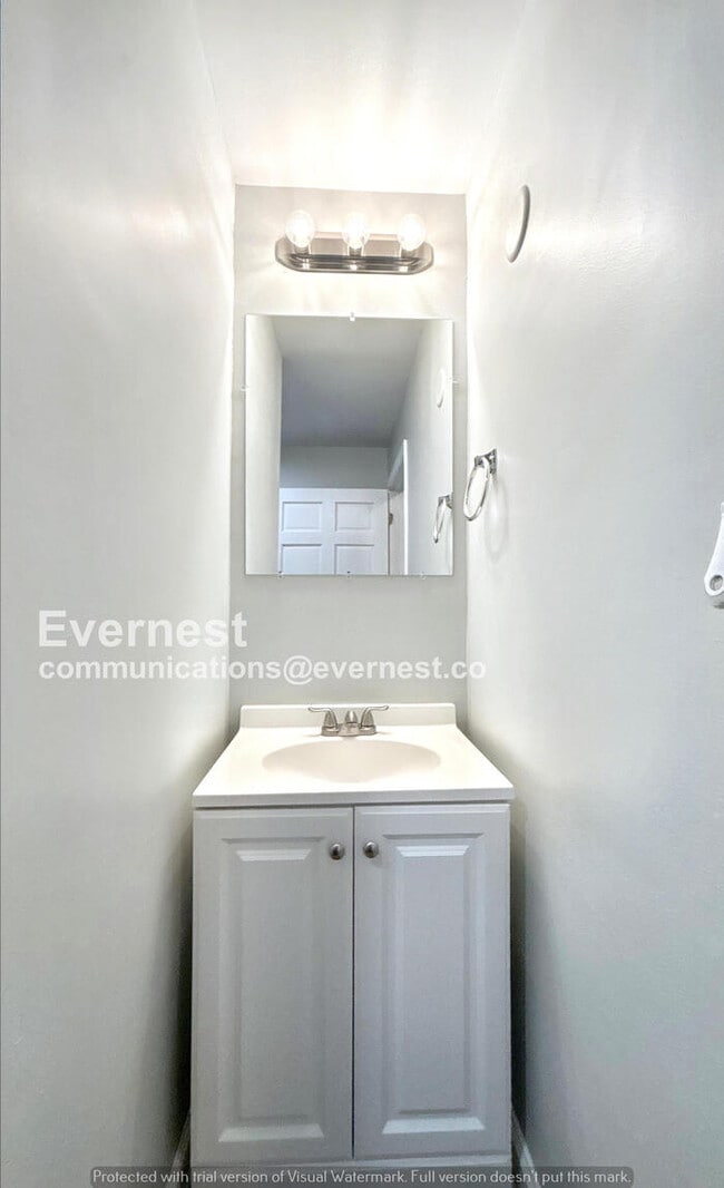 Building Photo - 1321 Southfield Dr S