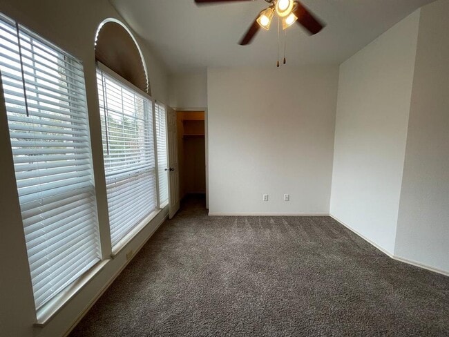 Building Photo - 10520 Dunham Forest Rd