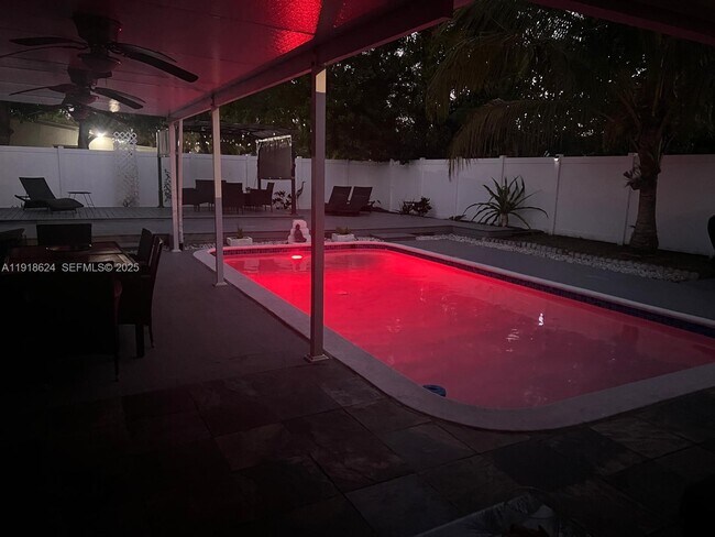 Building Photo - 4420 NW 30th Ct