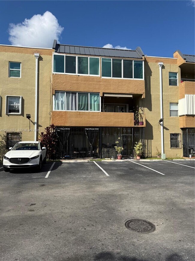 Building Photo - 6070 W 18th Ave