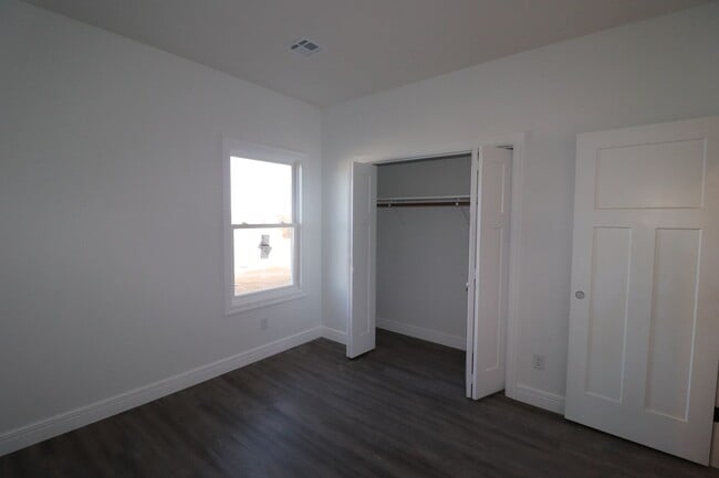 Building Photo - Newer Home ready for rent!