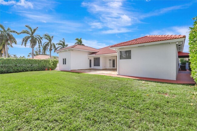 Building Photo - 3191 SW 133rd Ct