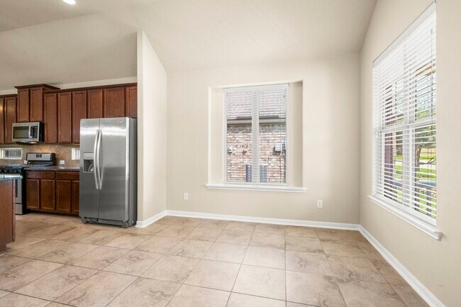 Building Photo - 3835 Raintree Village Dr