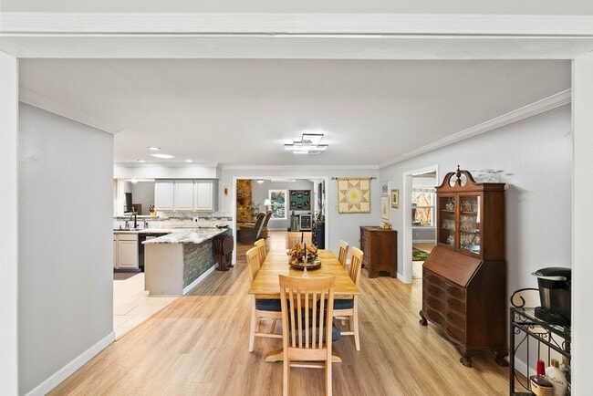 Building Photo - 1213 Donna Kay Dr