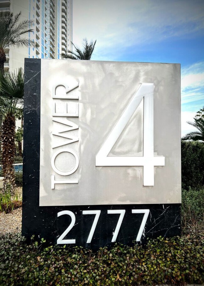 Building Photo - Turnberry Place - 2 Bedroom 2 Bath Condo