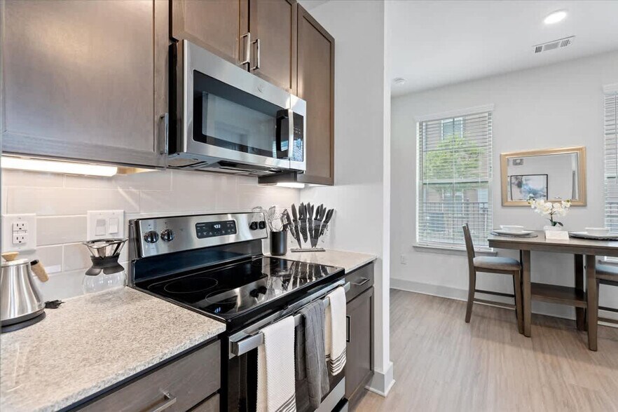 Building Photo - 698 Basilica Bay Dr