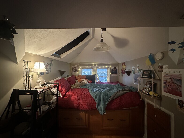 Building Photo - 543 Clarendon St