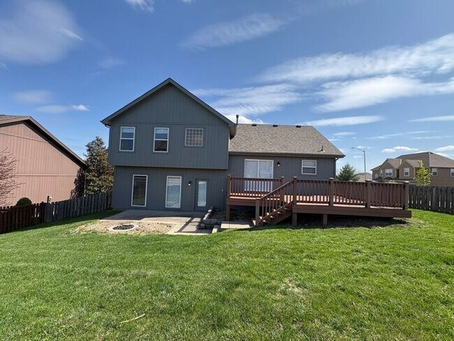 Building Photo - 3-Bedroom Home in a Quiet, Relaxing Neighb...
