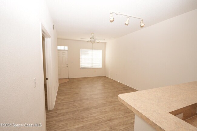 Building Photo - 110 Turpial Way