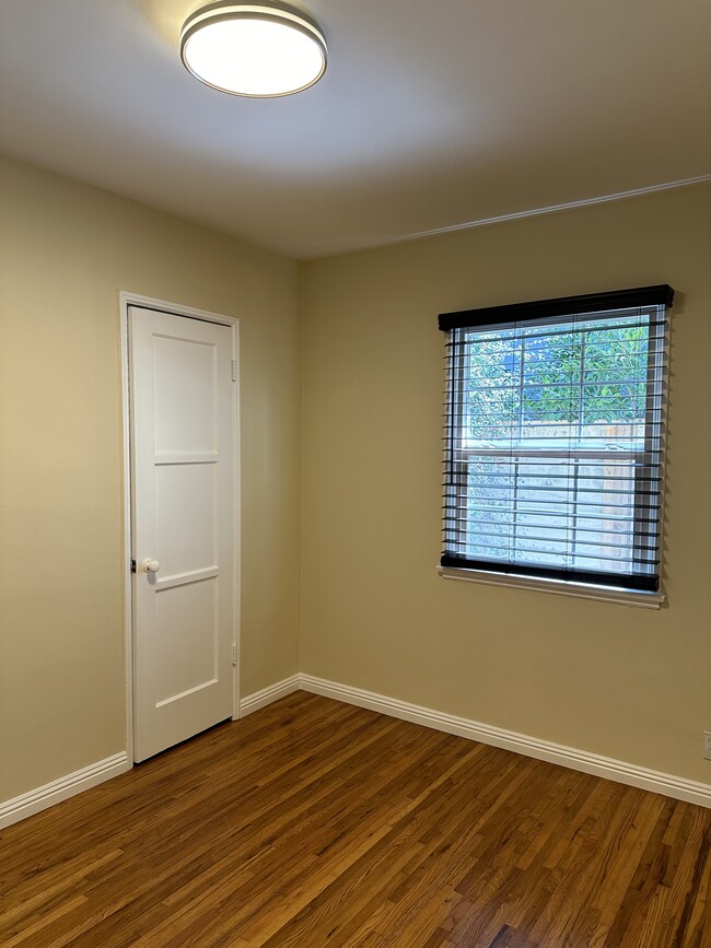 Building Photo - 2133 Glyndon Ave