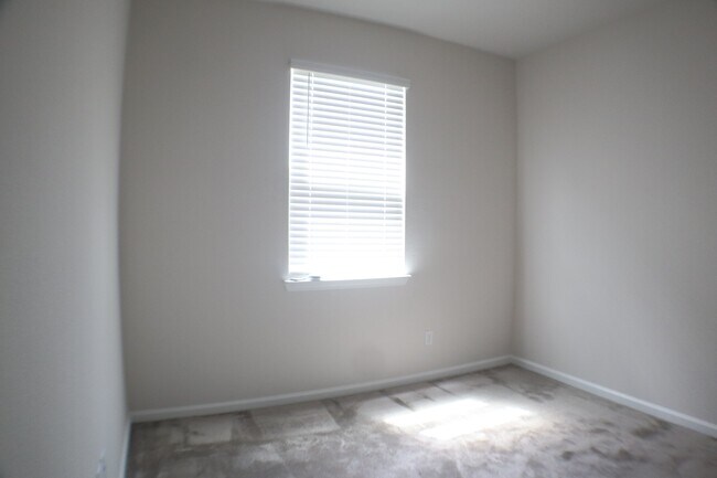 Building Photo - 5132 Sawmill Pt Wy