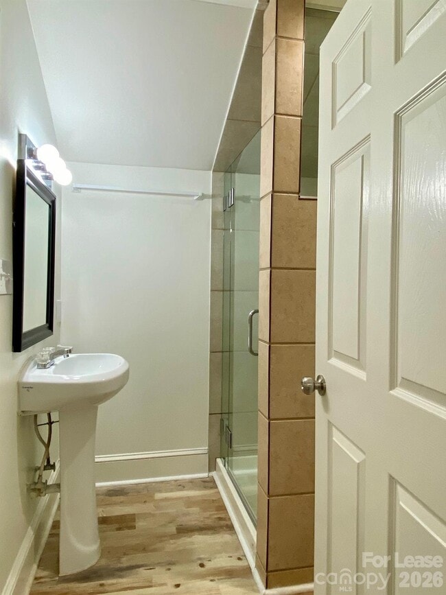 Building Photo - 1417 Cortland Rd W