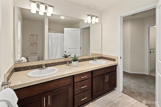 Building Photo - Immaculate Home in the Heart of High Point...