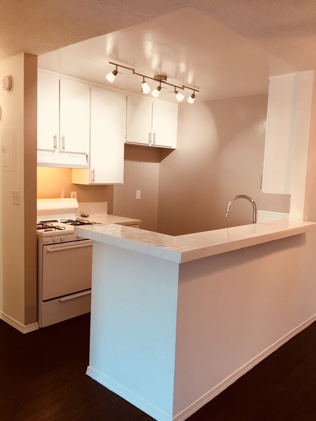 Primary Photo - Beautiful 1 Bed/1 Bath Condo Apartment wit...