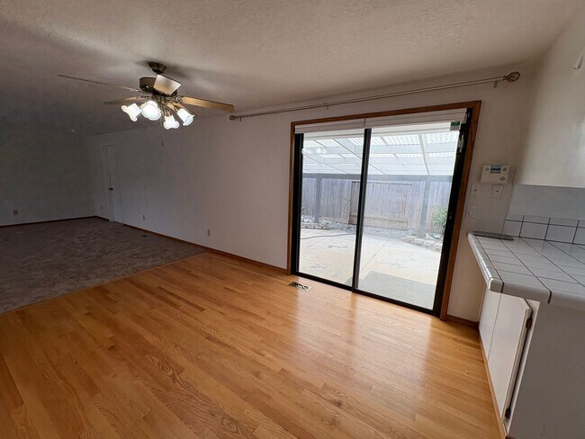 Building Photo - 3 Bed 3 Bath House