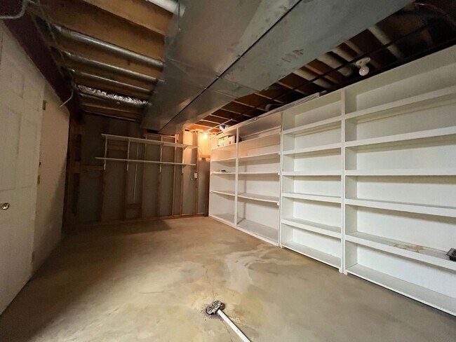 Building Photo - 4891 Turnberry Dr