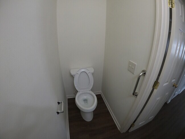 Building Photo - 2121 Quail Hollow Dr