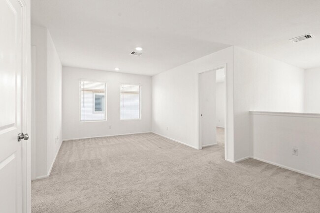 Building Photo - 5026 Lavaridge Dr