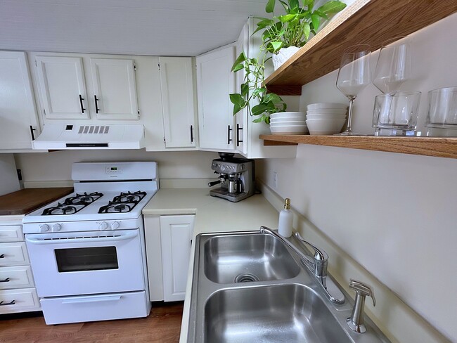 Kitchen - 310 Lower Creek Rd