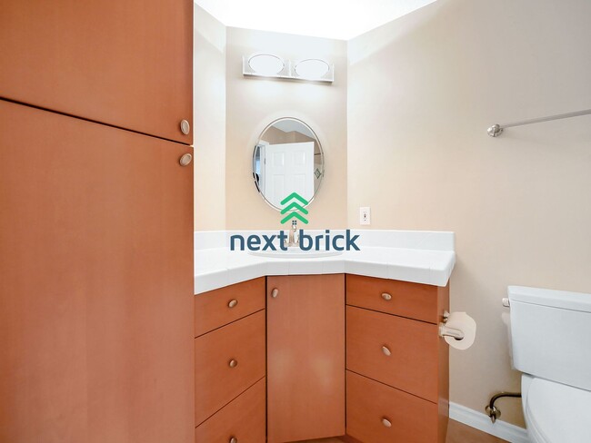 Building Photo - 2 Bed  2.5 Bath Townhome for Rent!