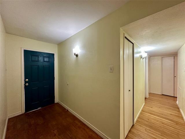 Building Photo - 570 Windsor Pl