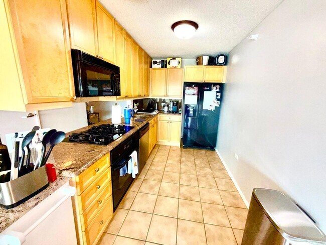 Building Photo - 1720 Maple Ave