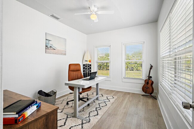 Building Photo - 2560 4th Ave S