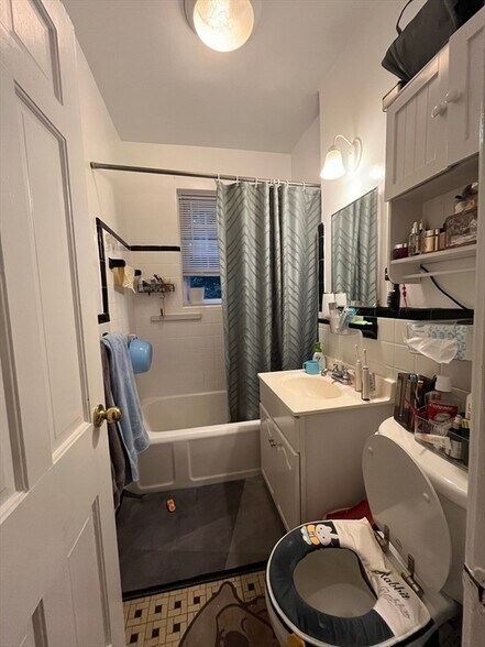 Building Photo - 1574 Beacon St