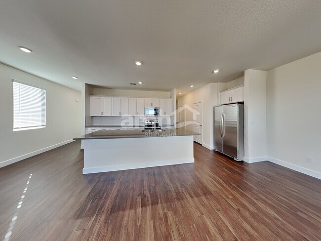 Building Photo - 872 Longwood Gdns St