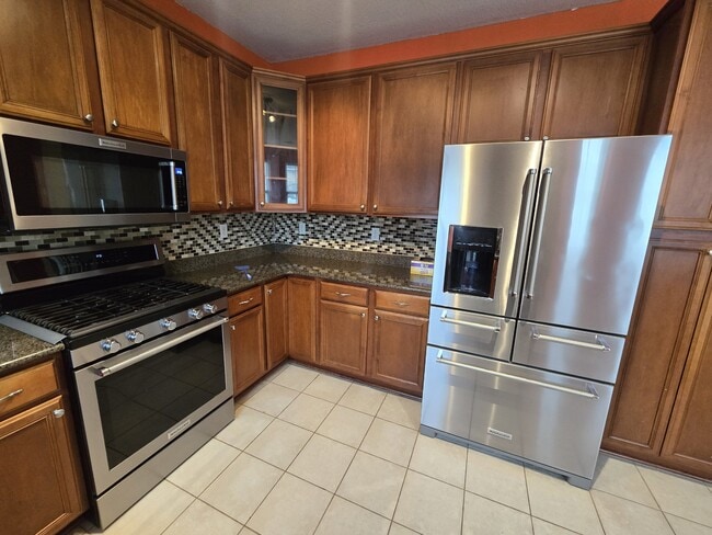 Building Photo - 2009 Breck Ave