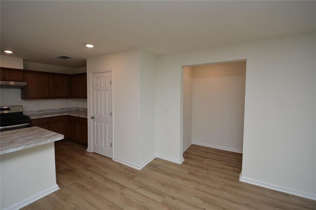 Building Photo - 19 Waverly Ln