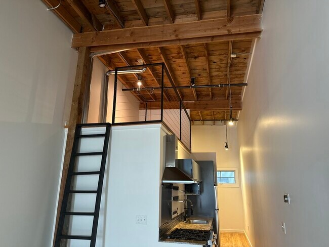 Building Photo - Condo