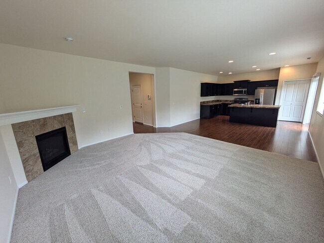 Building Photo - 3100 Eagle Loop NE