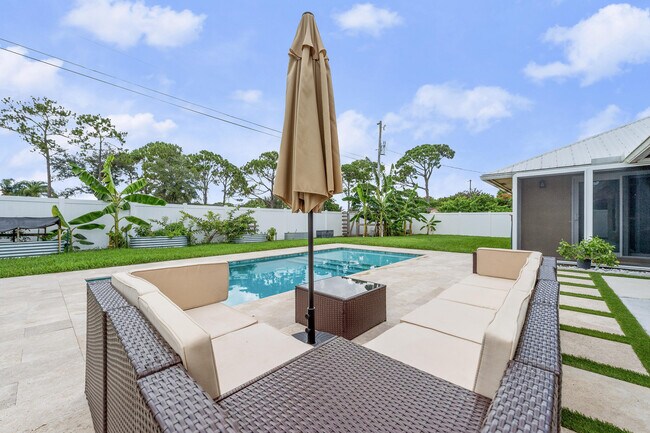 Building Photo - 1280 SW Kalevala Dr